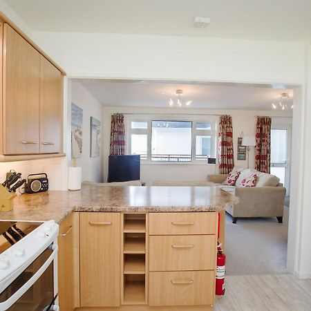 Harbour Apartment At 6 Dolphin Court With Parking Brixham Dış mekan fotoğraf